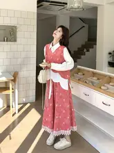 温柔な印象のバイカラー花柄ベスト付きシャツとスカートのコーディネート（セットアップ対応）