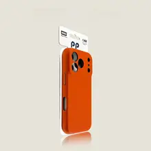iPhone17用 スマホケース【緑の革風・穴あけ不要・シンプルデザイン・高級感】