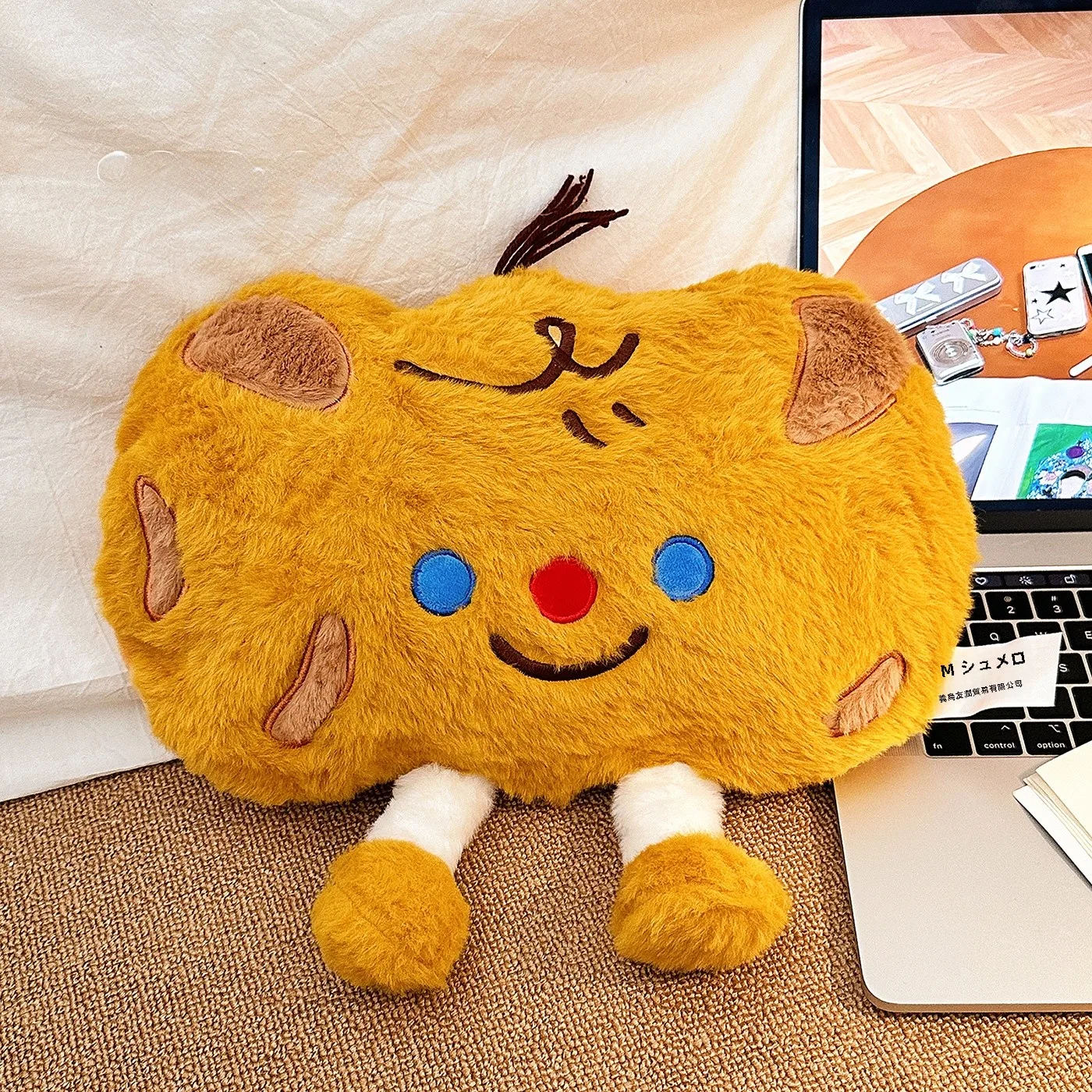 冬のカフェで温かいコーヒーを楽しむには、どんなカップウォーマーがおすすめ？