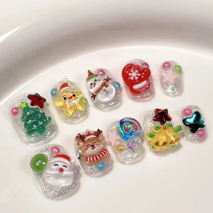 クリスマスネイルデザイン【ハンドメイド・キュートな立体サンタネイルシール】（セットアップ対応）