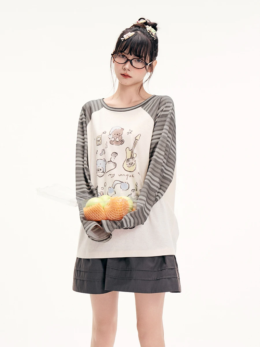 「Tシャツ ロンティー 重ね着」はどうやって着る？カラフルなプリント長袖Tシャツで解決する3つのコツ