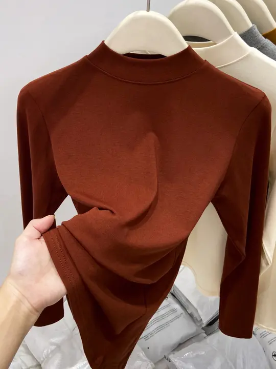 サビ紅色のハイネック長袖トップス【シンプルでおしゃれなデザイン・春秋向け】