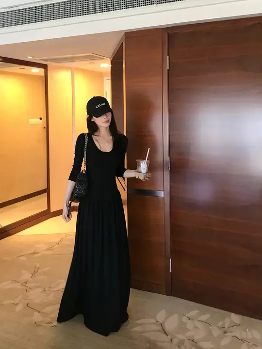 ロング丈の切り替えデザイン 中袖プリーツワンピース【秋冬用・フレンチスタイル・フィットタイプ】（セットアップ対応）