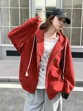 オーバーサイズの赤いフード付きトレーナー【春秋用・女性・スタイリッシュデザイン】