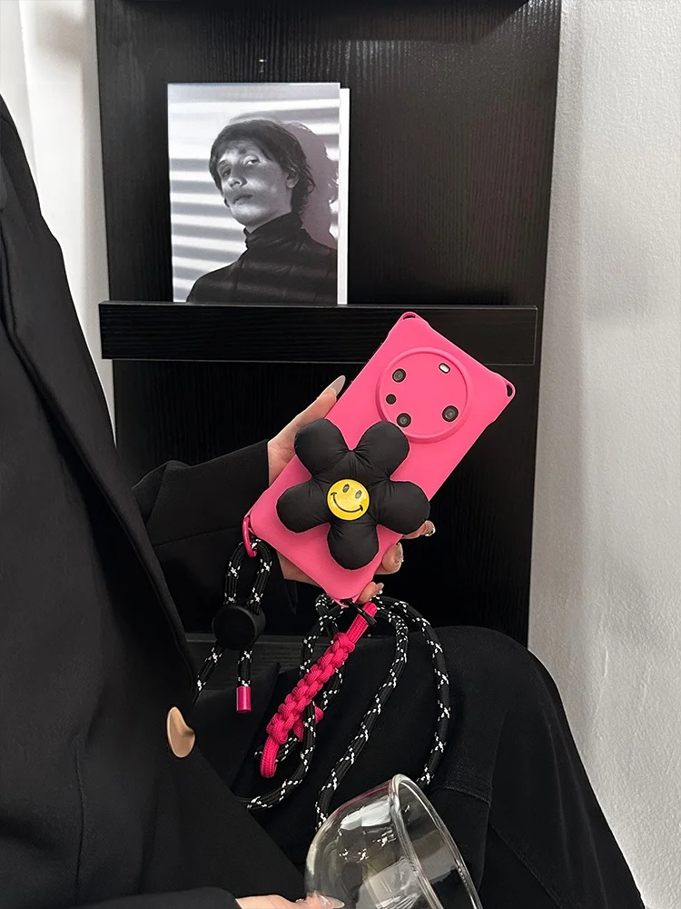 フラワーデザインのスマートフォンケース：ハンドストラップ付き全包タイプの実用性と選定ガイド
