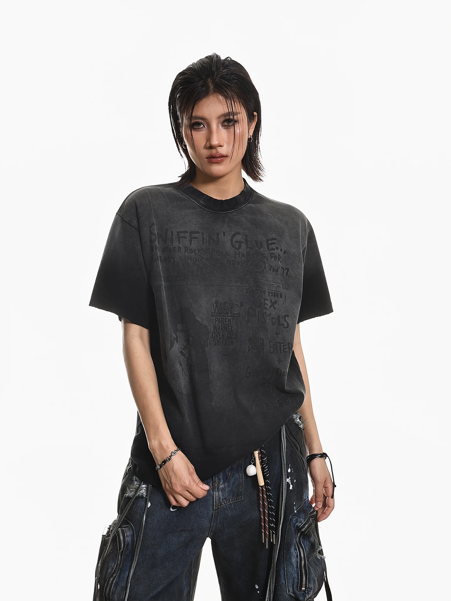 グラデーションデザインのラウンドネックTシャツ：油染みや黄ばみに強いか？実際の使用と対策を解説