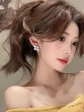 華やかなデザイン！ジルコニア付き花モチーフのイヤリング【シルバー・女性用・デリケートなスタイル】