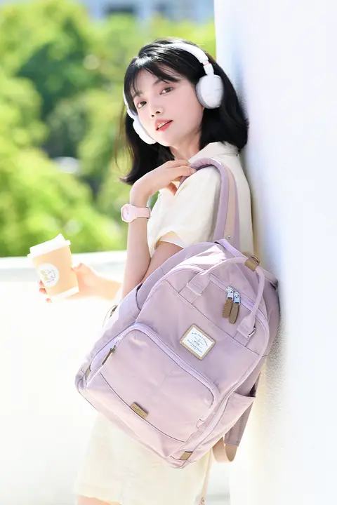 通勤用の大型デザインリュックサック【女性用・旅行・パソコン対応】