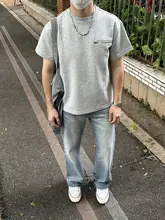 アメリカンスタイルのシンプルなジッパーポケット付き半袖Tシャツ【ユニセックス・フィット】