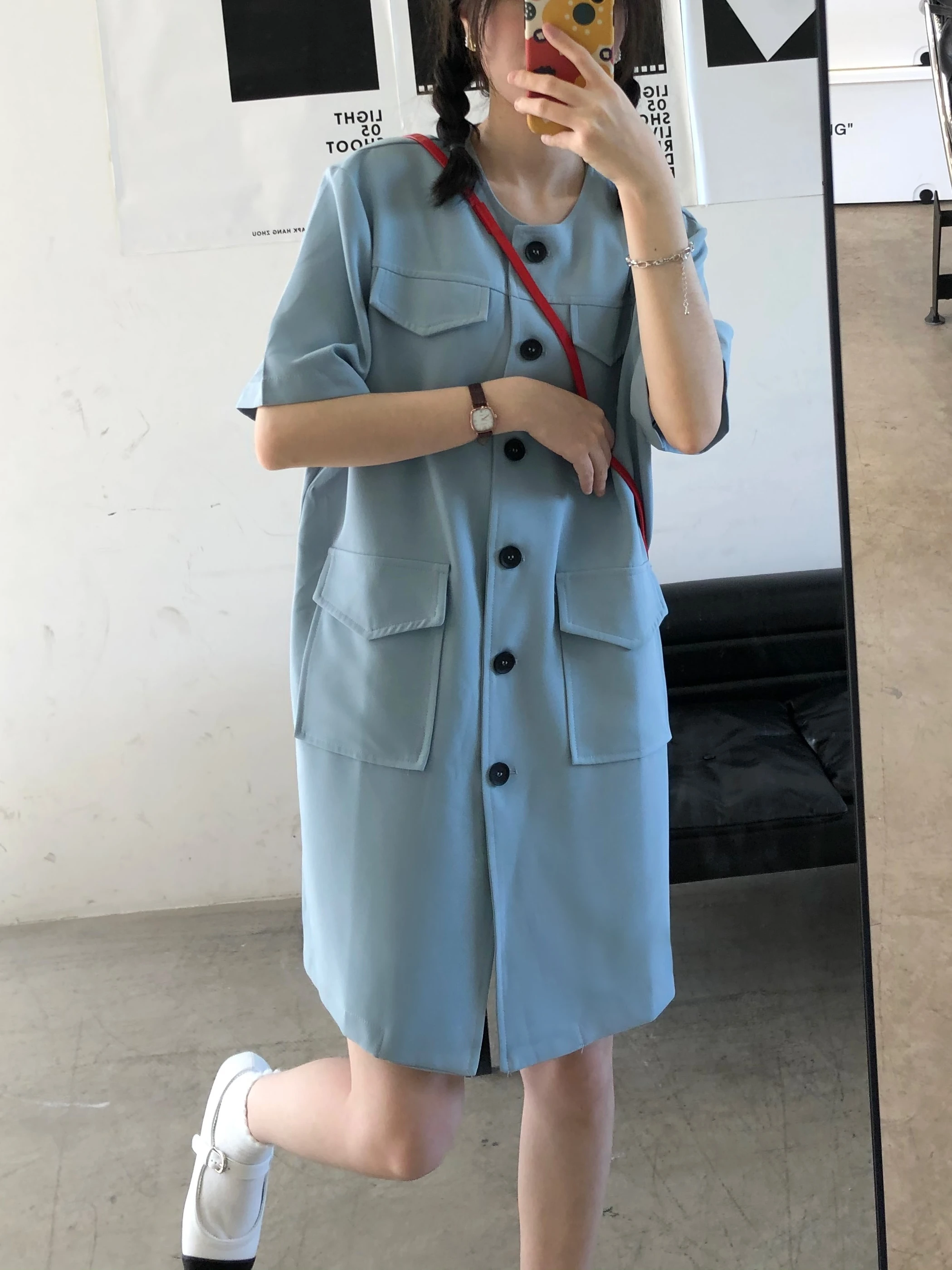 女子 ライン で失敗しない通勤スタイルは？ブルーのゆったりワンピースが解決する理由