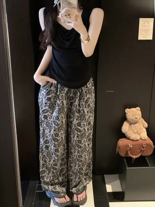 花柄デザインのウエストゴムカジュアルパンツ【高腰・ゆったりシルエット・秋用】