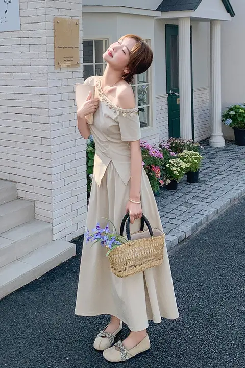 ボヘミアンスタイルの夏用女性向けオフショルダーウエストシェイプトップスとスカート（セットアップ対応）
