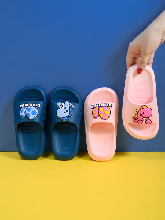 恐竜デザインの子供用防滑サンダル【柔らかい底・夏用・浴室対応】（セットアップ対応）