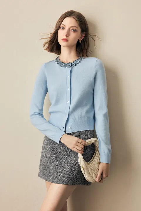 ブルーウールビーズニットカーディガン【デザイン性のあるエレガントな女性用アウター】