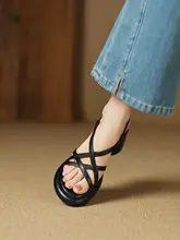 見た目に美しい！クロスストラップオープントゥヒールサンダル【厚底・女性用・夏向き】