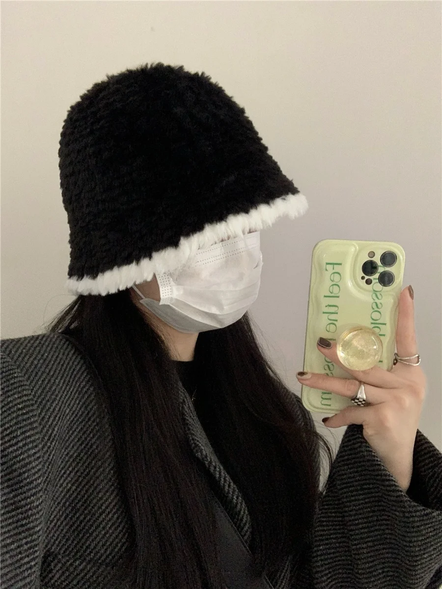 パッカブルハットの特徴：ふわふわな毛の女性用漁師帽が解決する冬の寒さ