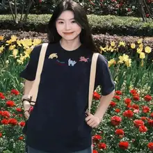 綿100%のダークブルー短袖Tシャツ【ルーズフィット・カジュアルデザイン・学院風】