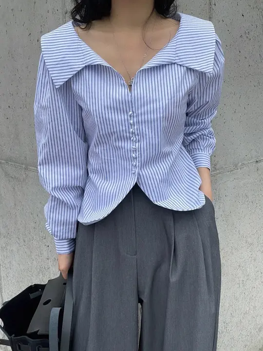 ストライプデザインのフロントボタン付きシャツ【開 slit付き・レトロスタイル・秋用】