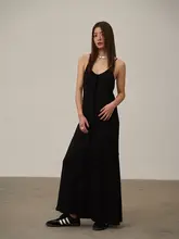 洗練された黒のデザイナー風ドレス【袖なしキャミワンピース・防晒シャツ付き・上品なスタイル】（セットアップ対応）