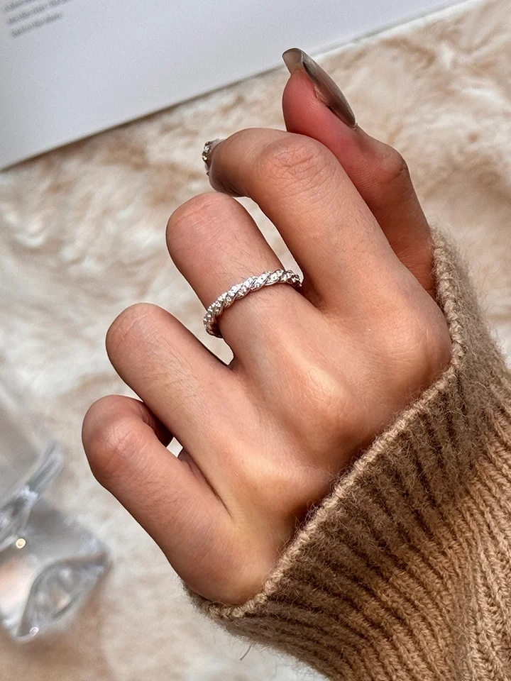 スパイラルデザインのフルダイヤモンドリング【重ね付け・単体使用可・女性用】（セットアップ対応）