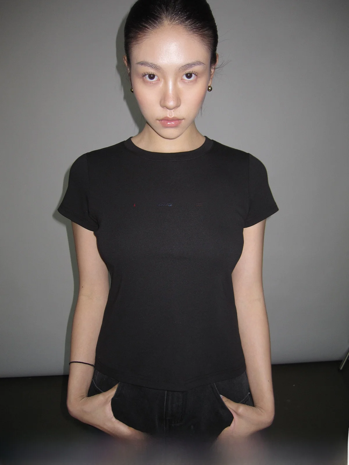韓国ファッション | ストレッチフィット半袖Tシャツのデザインとフィット感