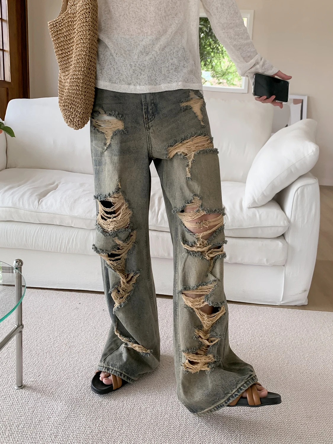ダメージジーンズに色落ちが気になるなら、このヴィンテージ風ウォッシュ加工デニムパンツが救う！