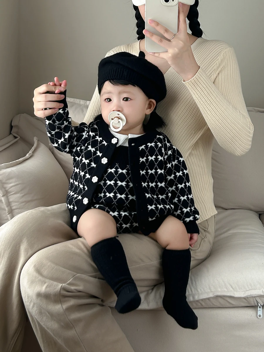 ベビー服 おしゃれ 女の子にぴったりの秋冬ニットセットアップは？