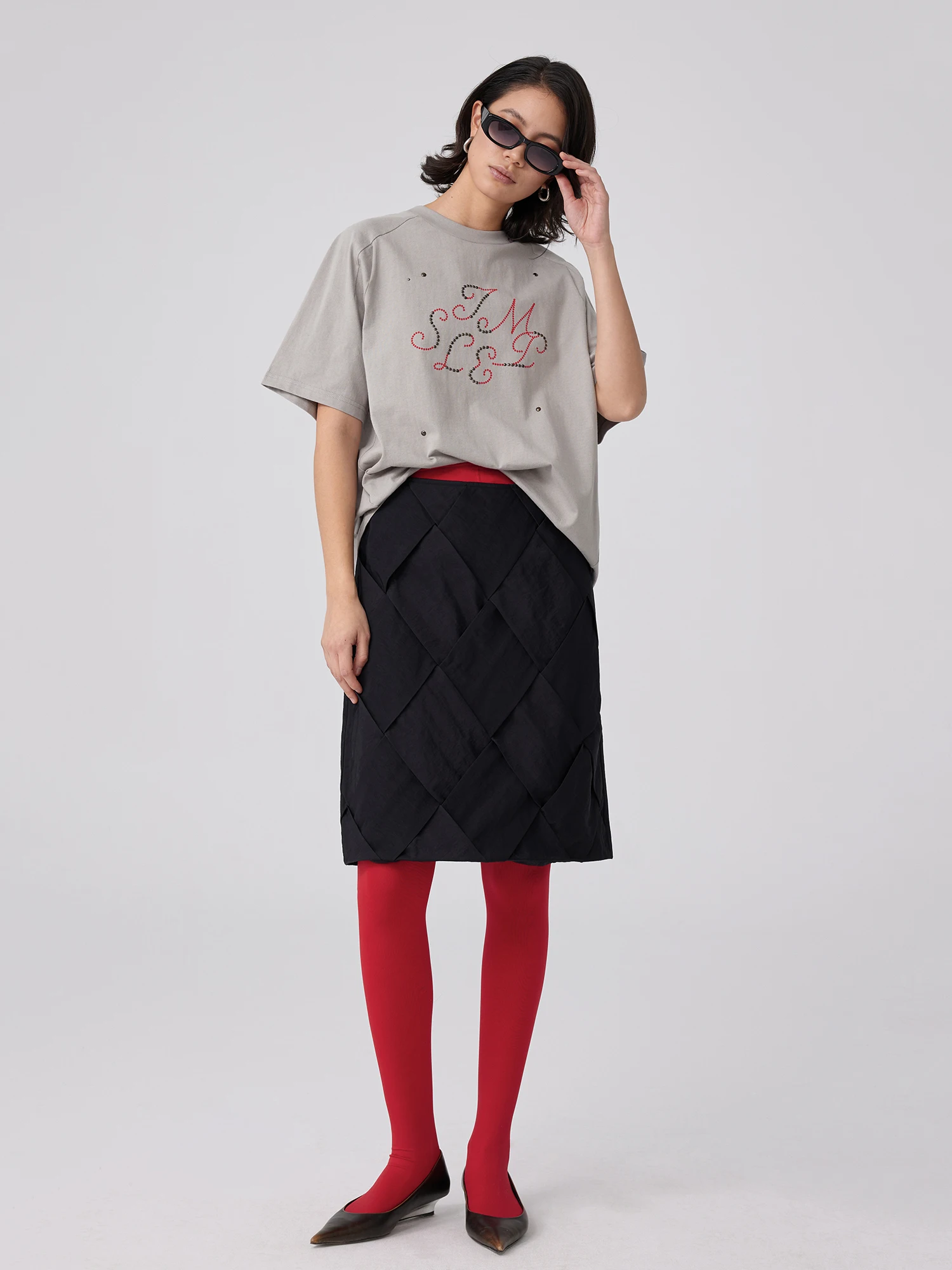 ヴィンテージロゴデザインのダイアモンドTシャツ：シンプルで親しみやすいデザインの選択肢