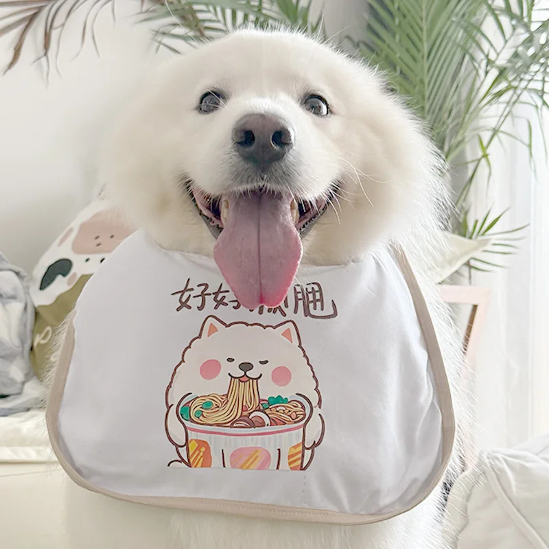 ペット用 バンダナエプロン：大型犬向けのU字型ポケット設計とデザインの実用性