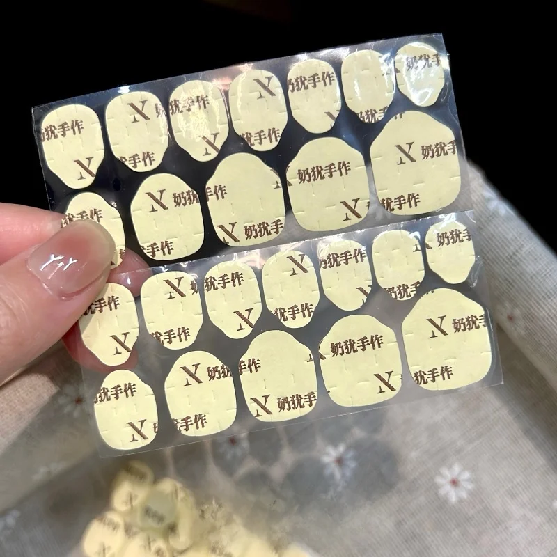 マニキュア キャンメイク に欠かせない「超薄粘着剤」はどれがおすすめ？