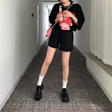 高ウエストの黒ショートパンツ【直筒・薄手・フィット・おしゃれデザイン】（セットアップ対応）