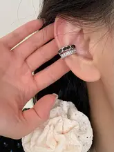 神秘的な定義のイヤーカフ【耳穴不要・軽やかなエレガンスの耳飾り】