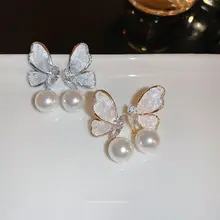 水晶ブルーのバタフライパールイヤリング【ユニークなデザイン・高級感ある耳飾り】