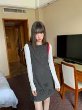 立体花刺繍デザインの背面スリーブワンピース【秋用・ウエスト絞り】