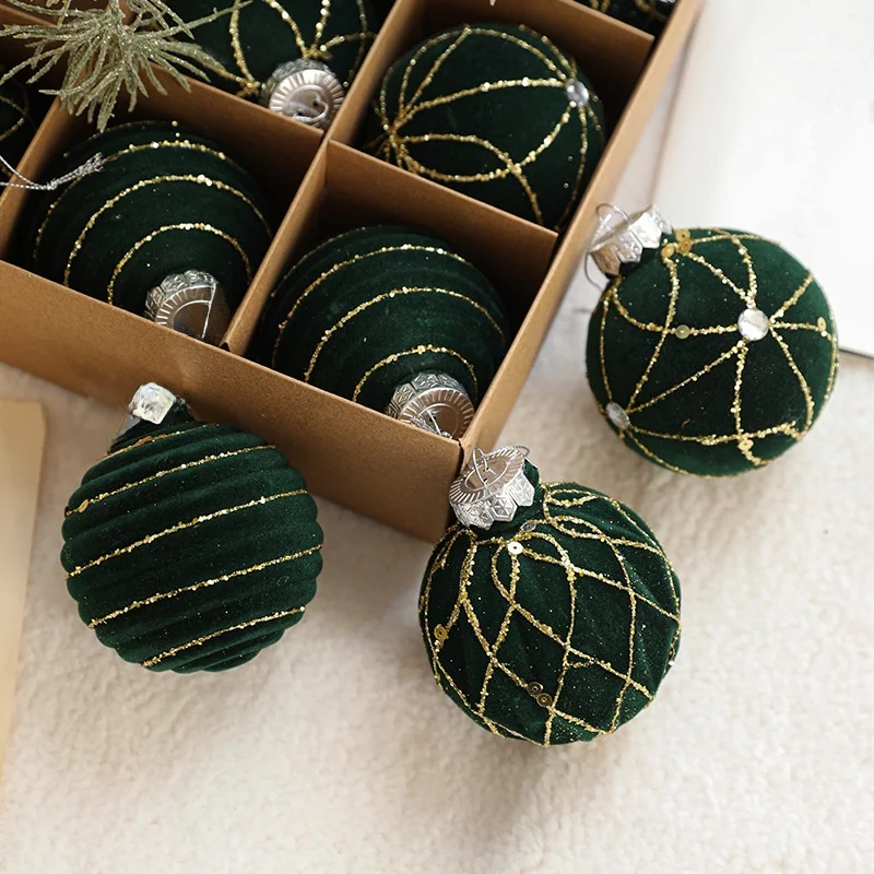クリスマスツリーに差し込む、1つの小さな光はどんな意味を持つ？
