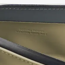 Rains 防水ウォレット【収納ポケット付き・手持ちタイプ・クラシックデザイン】