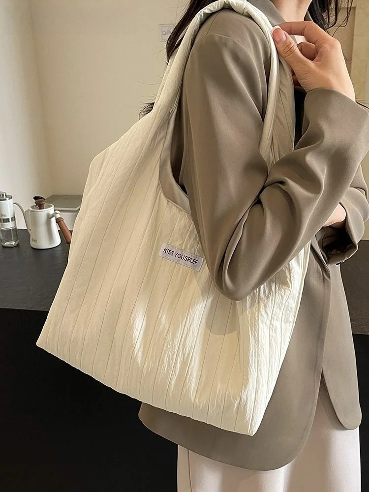 夏フェス カバン おすすめ4選：デザイン・機能・価格帯を考慮した実際の使い方と選び方