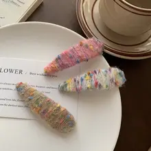 虹色ニットヘアクリップ【ハンドメイド・バンスクリップ・デザインヘアアクセサリー】