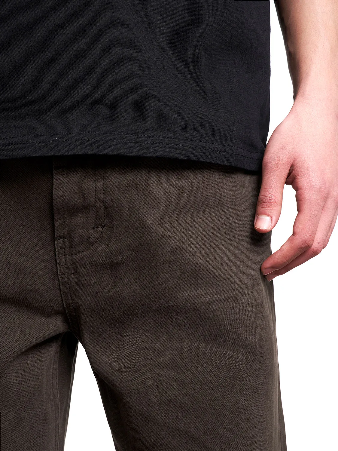 カーゴパンツを年代別に選ぶべきポイントは？20代から40代まで、それぞれに合うスタイルとは？