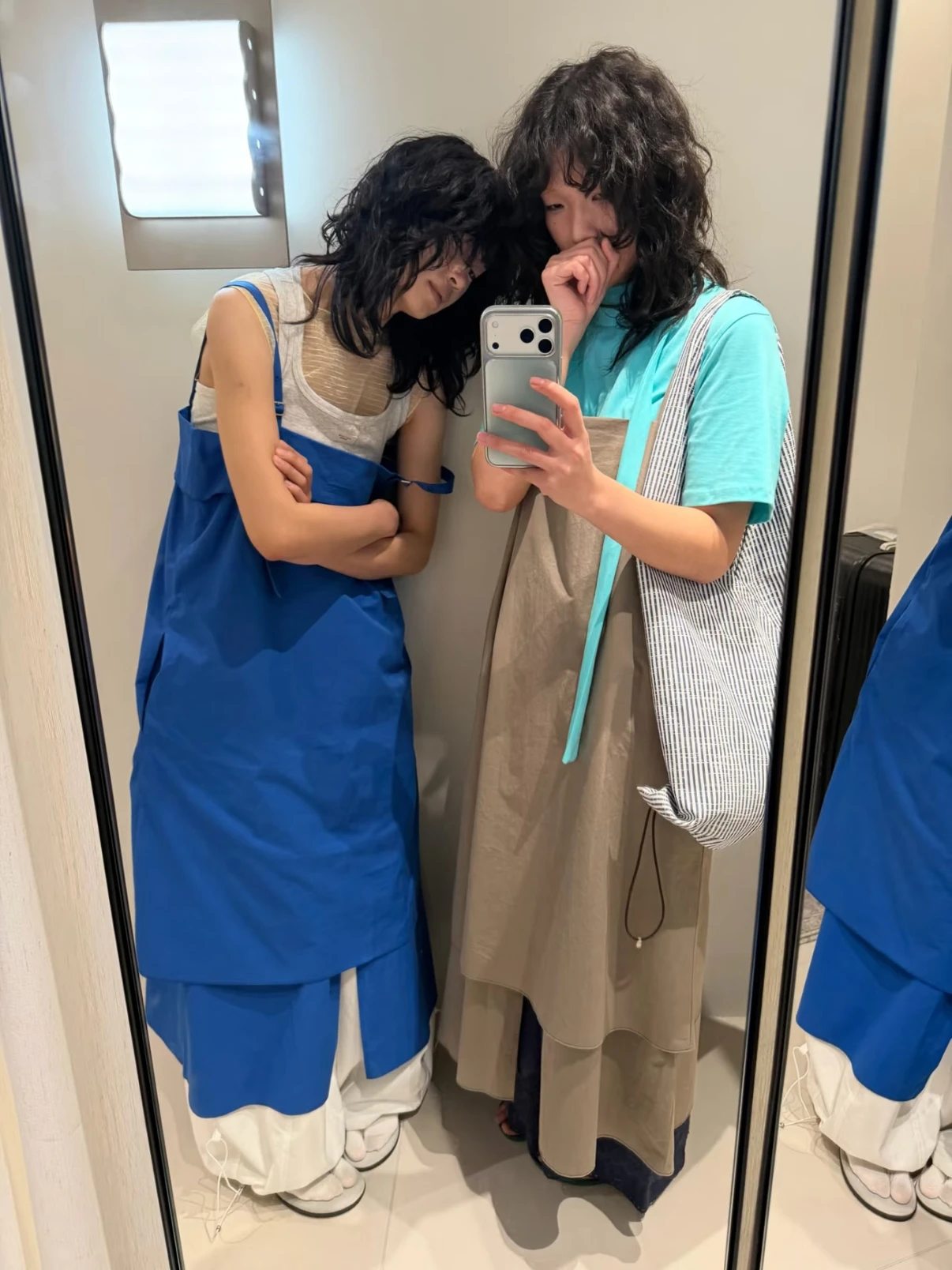 だぼっとした服を着るなら、今こそ選ぶべき「クラインブルーのA字裙」は？
