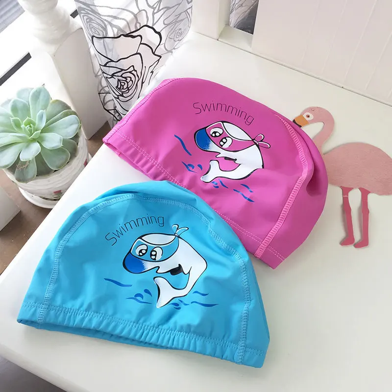 長髪の子どもが水 泳で髪を濡れないようにするには、どんなスイムキャップがおすすめ？