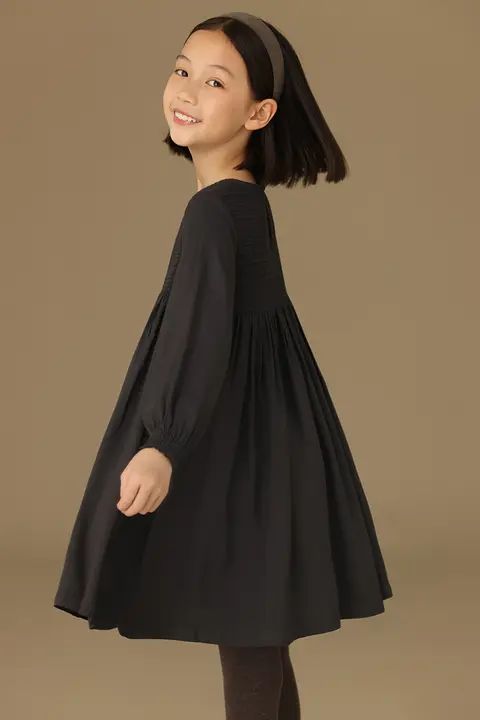 秋冬用通勤ママスタイルのフリル長袖ドレス【女児用・フランス風・美しいドレープ】