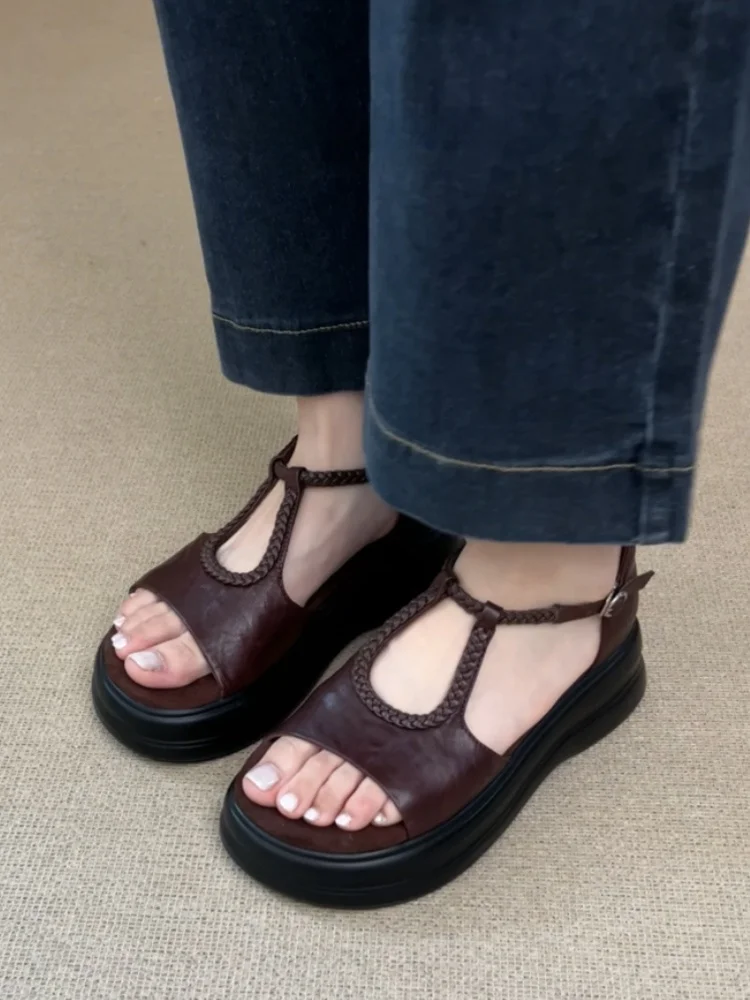 5月にサンダルを買うべきか？極上の柔らかさと通気性が融合した小羊皮厚底サンダルの選び方