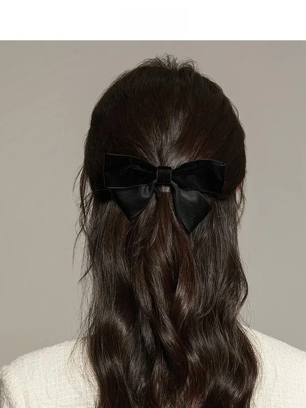 リボンデザインのヘアクリップ：春夏用後頭部向けファッション小物の実用性と選定基準