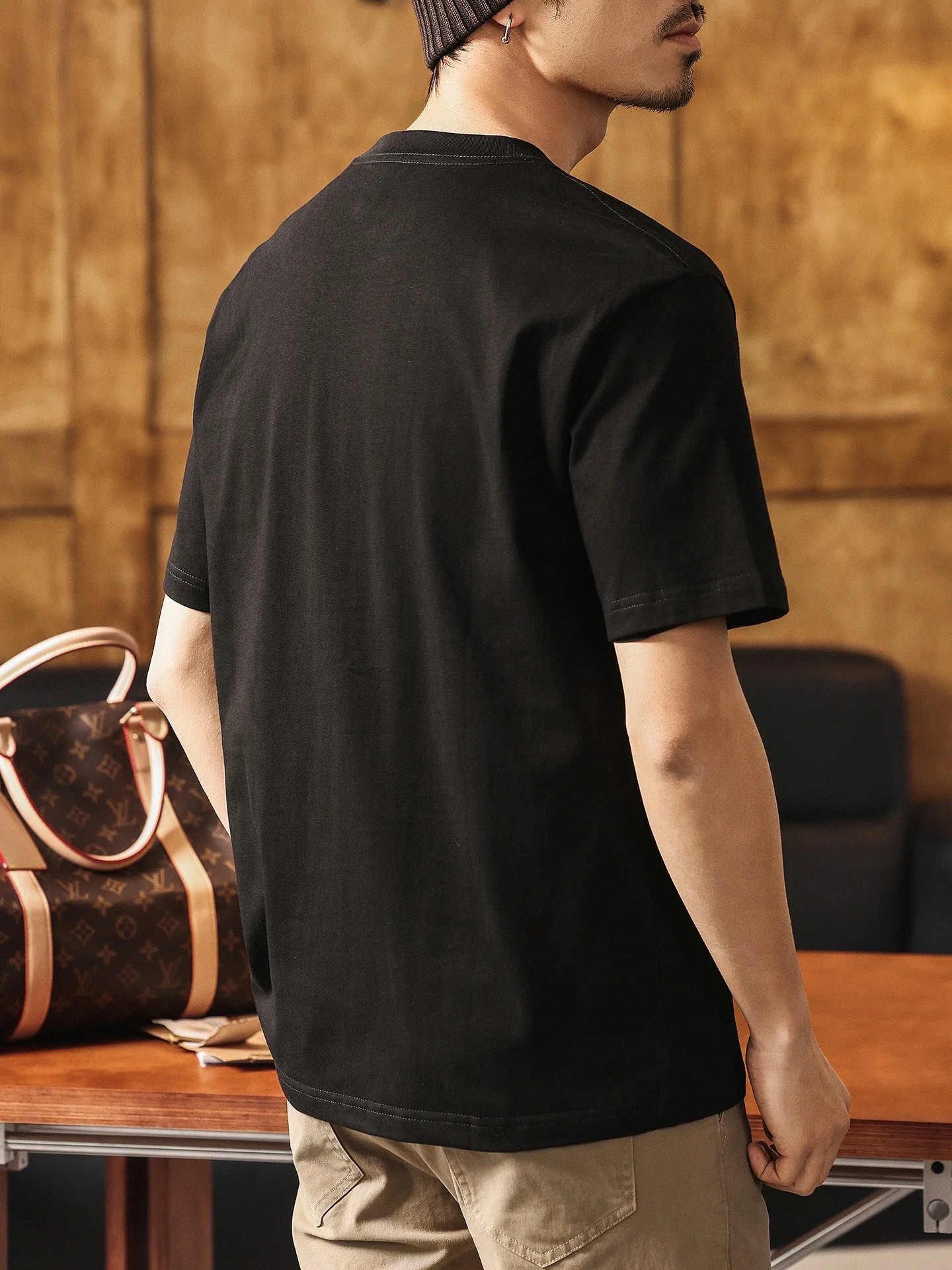 メンズTシャツを選ぶときに迷うのは、本当に何から？