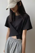 デザイン性の高い女性用ショートTシャツ【丸首・タイトフィット・ハイウエスト・ブラック】