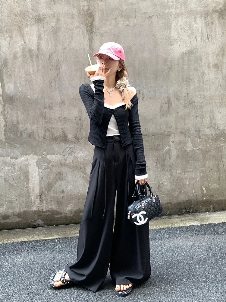 今人気のファッションで失敗しない黒のワイドレッグパンツは？