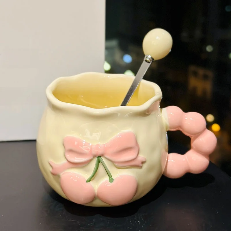 可愛いチェリーデザインのマグカップ：誕生日ギフトに最適な陶器製アイテムの実用性とシーン別活用