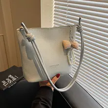 ソフトレザー製 バケツバッグ【通勤用・ショルダーバッグ・ひも付き】