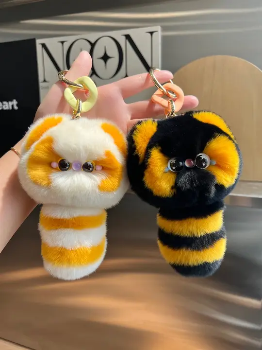 可愛いタヌキファーの猫モチーフキーホルダー【インテリア・ぬいぐるみ風・バックアクセサリー】